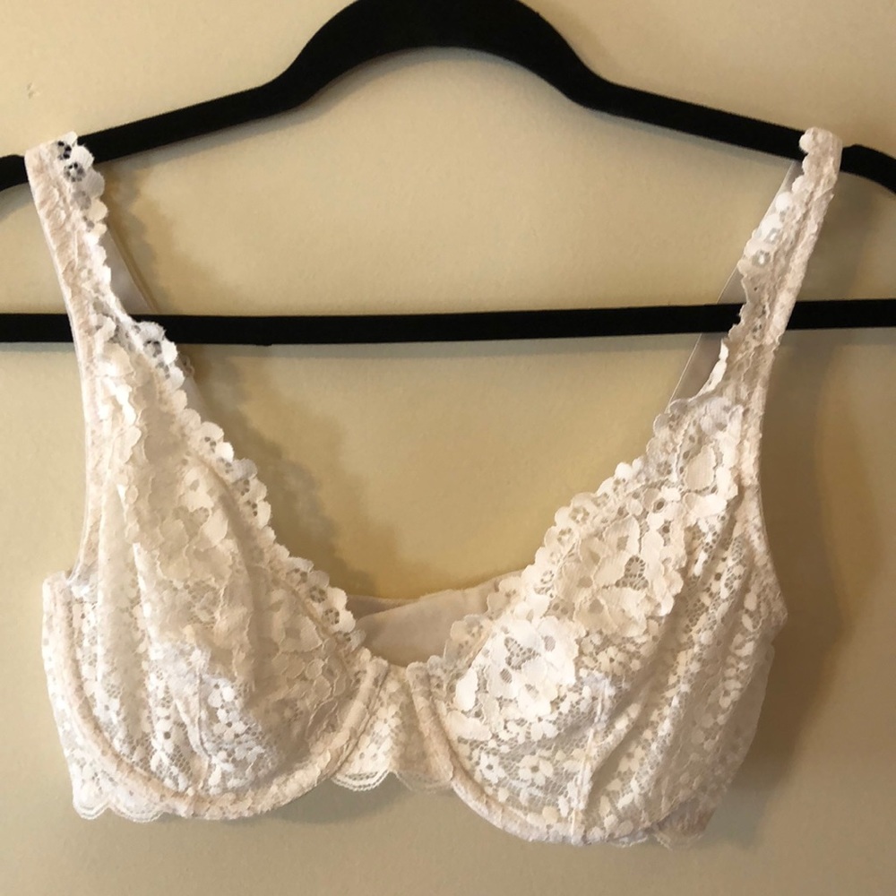 Victoria’s Secret ivory lace bra size 38C